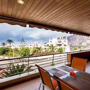 https://apartamentos-balcon-de-los-gigantes.tenerifehoteles.net